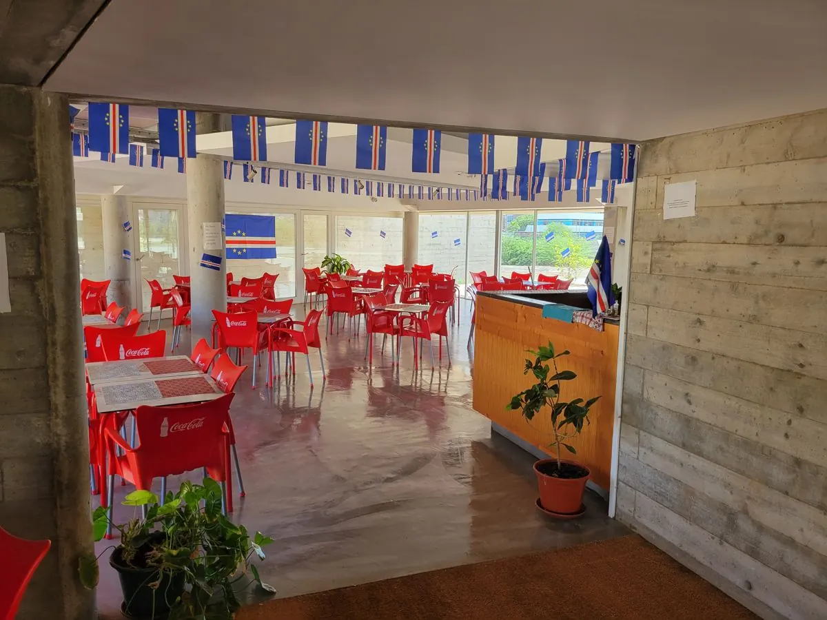 Cafetaria e restaurante do Hub